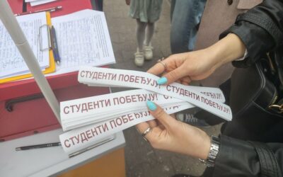 A demokraták megvádolták Brnabićot, hogy ellopta tőlük az Egyetemisták győznek feliratú transzparenst