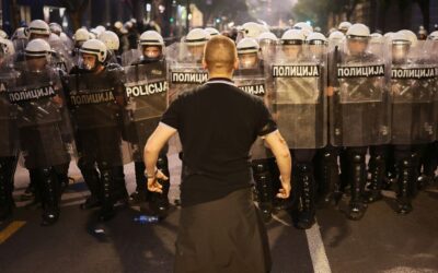 „A tegnap esti erőszakot tetovált huligánok begyakorolt falanxa idézte elő” (videókkal)