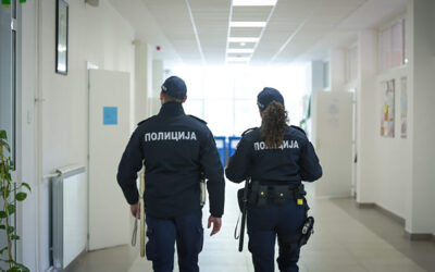 Bombariadó miatt evakuáltak számos iskolát, a rendőrség és az ügyészség is vizsgálódik