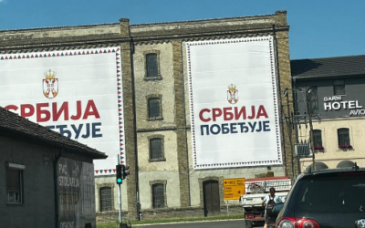 Kivel vív csatát Szerbia és pontosan kit győz le? Óriásplakátok jelentek meg Szabadkán