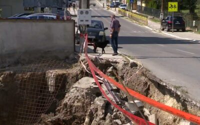 Teljesen beomlott egy út Mladenovacon (videóval)