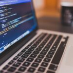 Mikor érdemes kiszervezni az online marketinget? (Fotó: www.socialwings.hu)