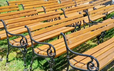 Raktárban porosodnak az adományokból vásárolt padok Óbecsén