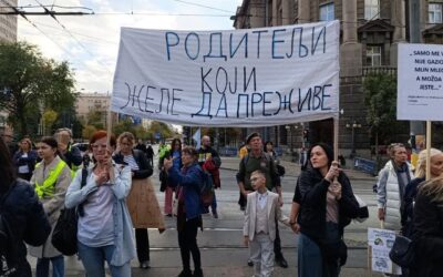 Lesz fizetett szülő-gondozói státusz, de ennek csak kevesen örülhetnek
