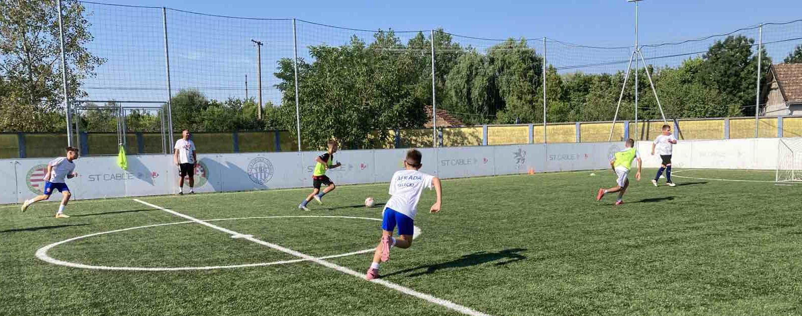 A felnőttek tornája mellett a gyerekek is összemérték erejüket a műfüves pályán.