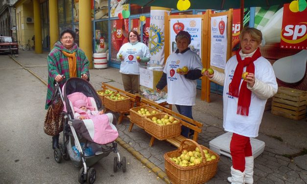 Zenta: elkeltek a mosolygós almák