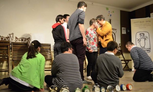 Mesevilág és kőkemény realitás