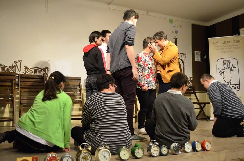 Mesevilág és kőkemény realitás