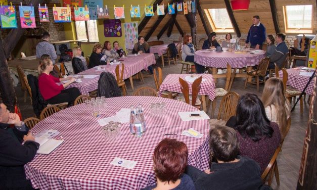 Topolya: Konferencia a nagycsaládok helyzetéről