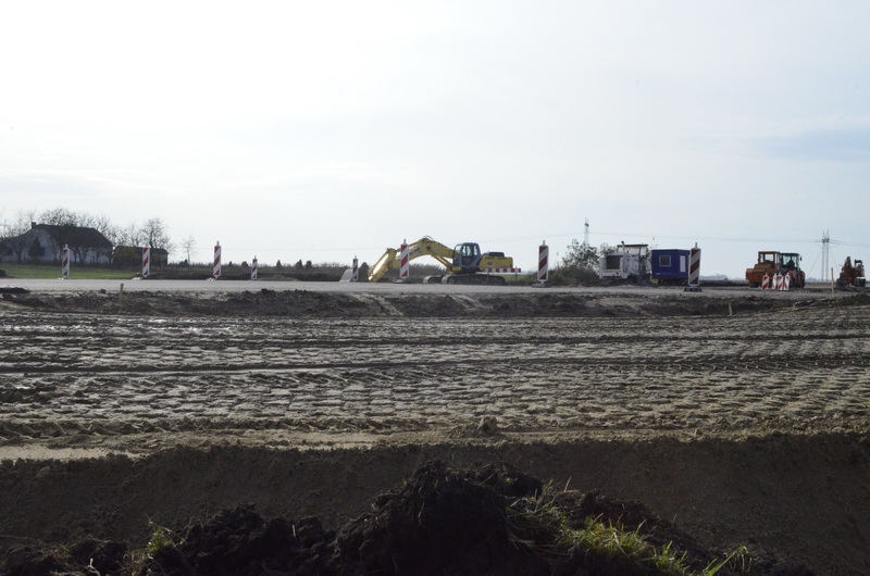 Y-ág: már dolgoznak a gépek