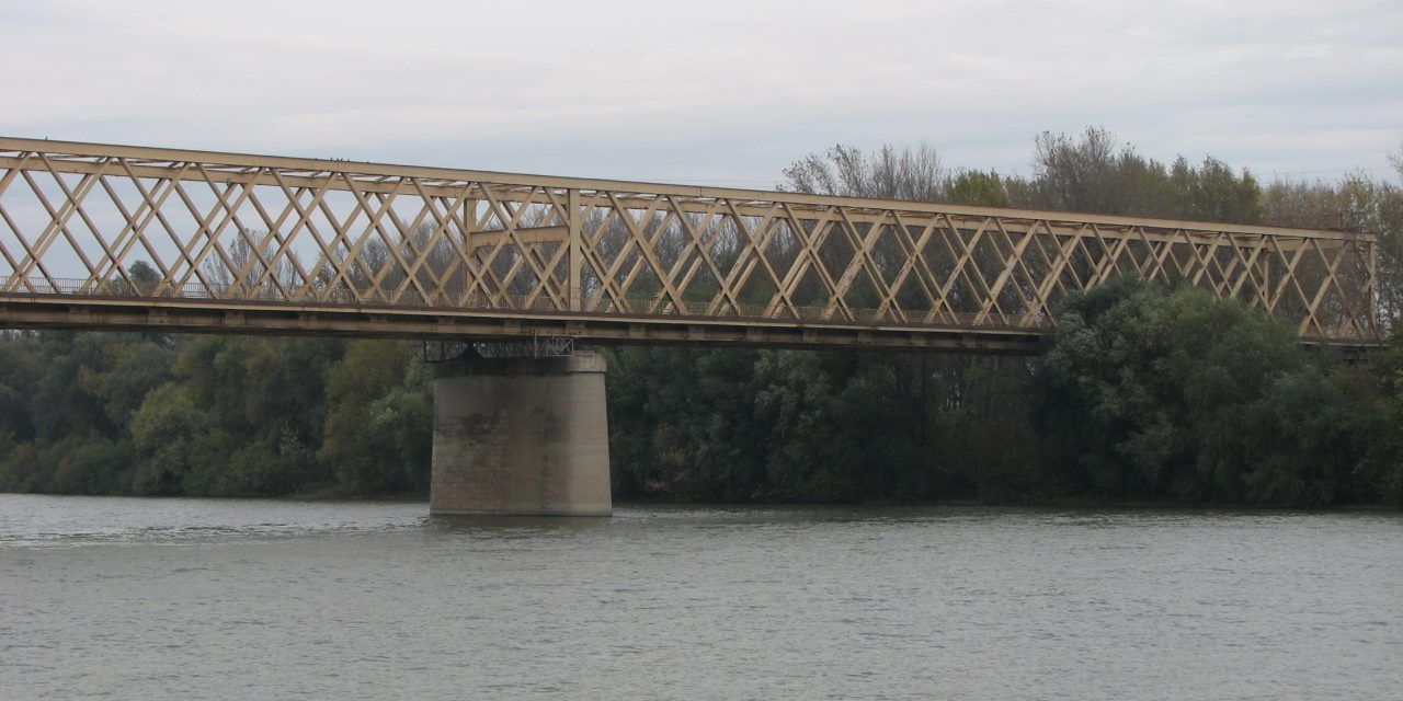 Hétfőtől egy hónapra lezárhatják a zentai hidat