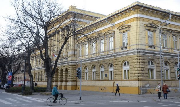 <span class="entry-title-primary">Szabadkai Egyetem és/vagy kihelyezett anyaországi tagozatok</span> <span class="entry-subtitle">Találkozik-e a VMSZ felsőoktatási elképzelése a vajdasági magyar akadémiai közösség által felvázolt jövőképpel?</span>