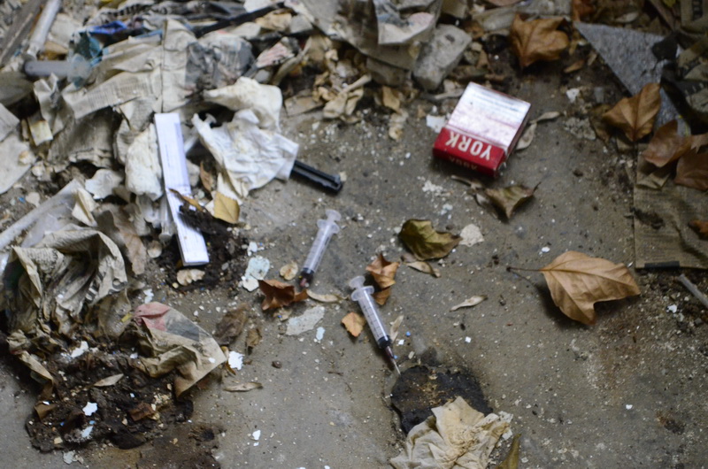 <span class="entry-title-primary">Sugárúti gettó (VIDEÓVAL, FOTÓKKAL)</span> <span class="entry-subtitle">Szabadka központjában, a Zmaj iskola közelében egy elhagyatott drogtanya található</span>