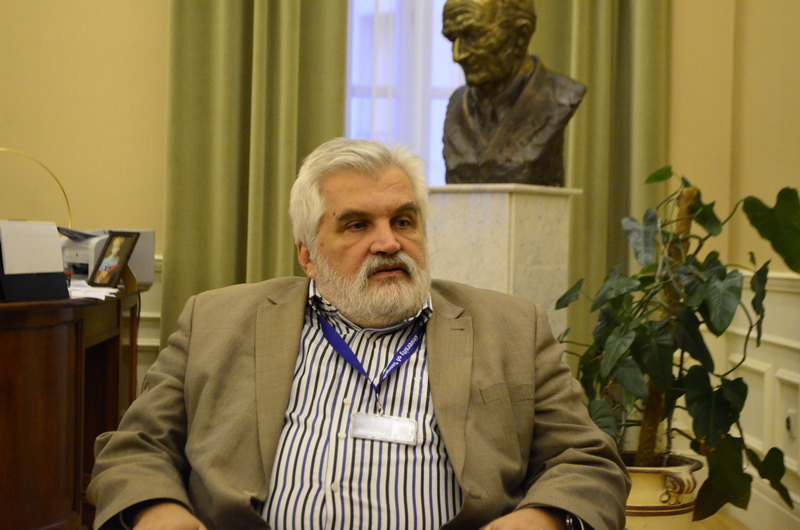 <span class="entry-title-primary">Kétnyelvű képzés, a valós igények szerint</span> <span class="entry-subtitle">Dr. Szabó Gábor, az SZTE rektora: Azzal nem támogatjuk a határon túli fiatalokat, ha másodrendű diplomához segítjük őket </span>