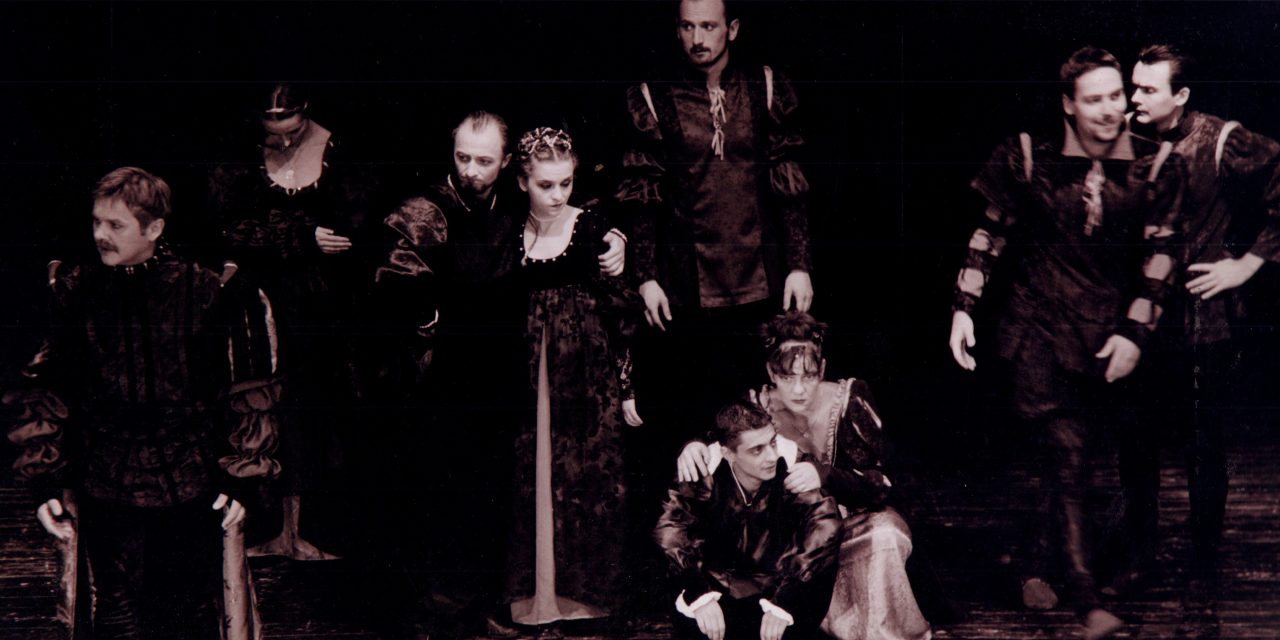 <span class="entry-title-primary">Kilenc színész közönséget keres(ett)</span> <span class="entry-subtitle">Pirandello nyomán szabadon, avagy egy előadás, egy nagyon komoly játék, amelyben a színészek a közönségük, a publikum felett tartottak szemlét</span>