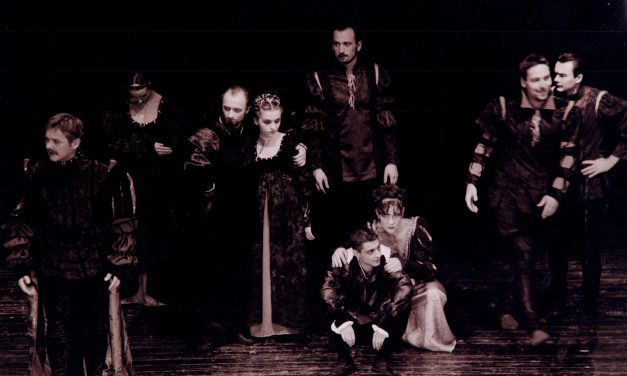 <span class="entry-title-primary">Kilenc színész közönséget keres(ett)</span> <span class="entry-subtitle">Pirandello nyomán szabadon, avagy egy előadás, egy nagyon komoly játék, amelyben a színészek a közönségük, a publikum felett tartottak szemlét</span>