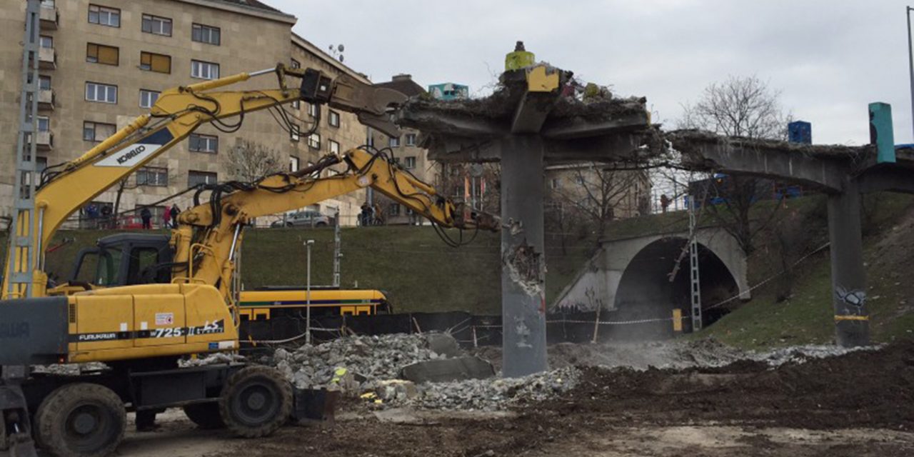 <span class="entry-title-primary">A sörökösök dicsérete</span> <span class="entry-subtitle">A tér és az óra, avagy: Ki lesz a mérlegelés áldozata?</span>