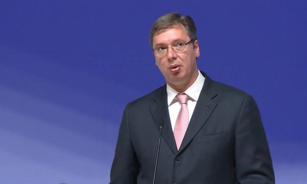 <span class="entry-title-primary">Feljelentés Vučić ellen a savamalai rombolás miatt</span> <span class="entry-subtitle">„A kormányfő súlyosan visszaélt a néptől kapott meghatalmazással és nyílt védelmébe vette a  puccsistákat és rablókat”</span>