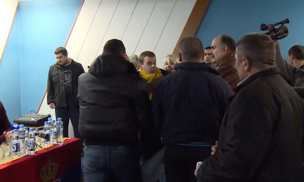 Háborúellenes aktivistákat vertek össze a haladó vitaesten