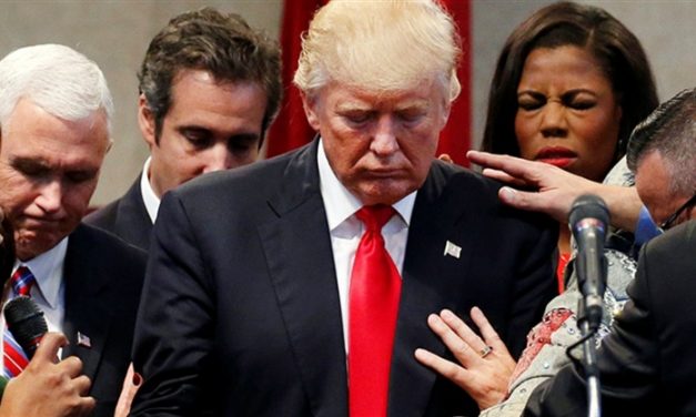 <span class="entry-title-primary">Donald Arnoldért imádkoztat (Trumpizmusok)</span> <span class="entry-subtitle">A gubernátor és a prezidentátor Twitter-csörtéje imareggeli után</span>