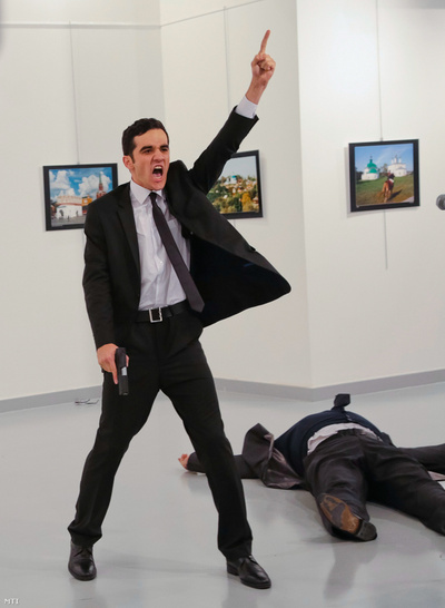 <span class="entry-title-primary">Az ankarai merénylőről készült kép a World Press Photo idei győztese</span> <span class="entry-subtitle">Burhan Özbilici, az AP fotósa nem is igazán akart elmenni az eseményre, csak úgy beugrott</span>