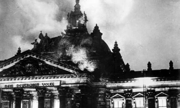 <span class="entry-title-primary">Sehogy sem akart kigyulladni a Reichstag…</span> <span class="entry-subtitle">Aztán mégis a történelem egyik leghíresebb lángolását produkálta: Kupolától kupoláig ér a történelem íve, építészetileg is</span>