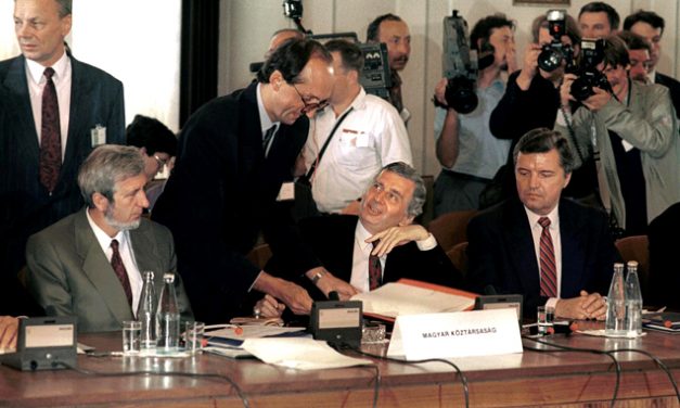 <span class="entry-title-primary">Varsói szétSzerződés</span> <span class="entry-subtitle">26 éve írták alá a Varsói Szerződés felbontását (amely fennállása alatt kétszer támadta meg saját magát)</span>