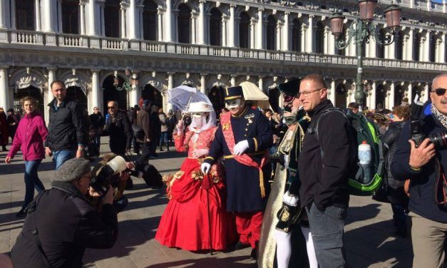 <span class="entry-title-primary">Az Orvos, Columbina és mesterlövészek (KÉPEK)</span> <span class="entry-subtitle">Velencei karnevál, 2017</span>