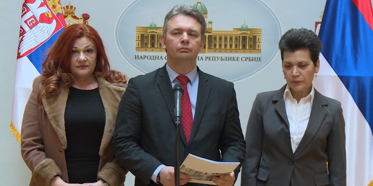 Erjedés Saša Radulovićéknál is – három képviselő távozott