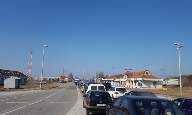 <span class="entry-title-primary">Ne hagyjuk el az országot!</span> <span class="entry-subtitle">Több órát kell várni a határátkelőhelyeken</span>