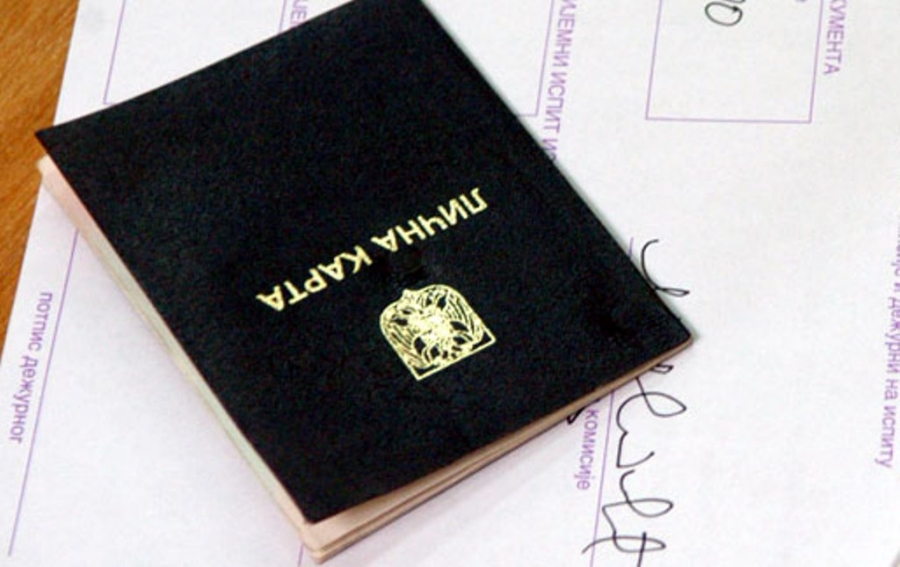 A postán és a bankokban még érvényes a régi igazolvány