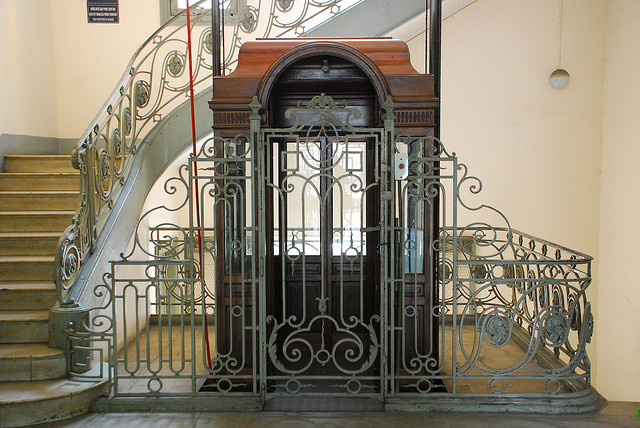 <span class="entry-title-primary">A földszinten</span> <span class="entry-subtitle">Miloš Stojanović verse</span>