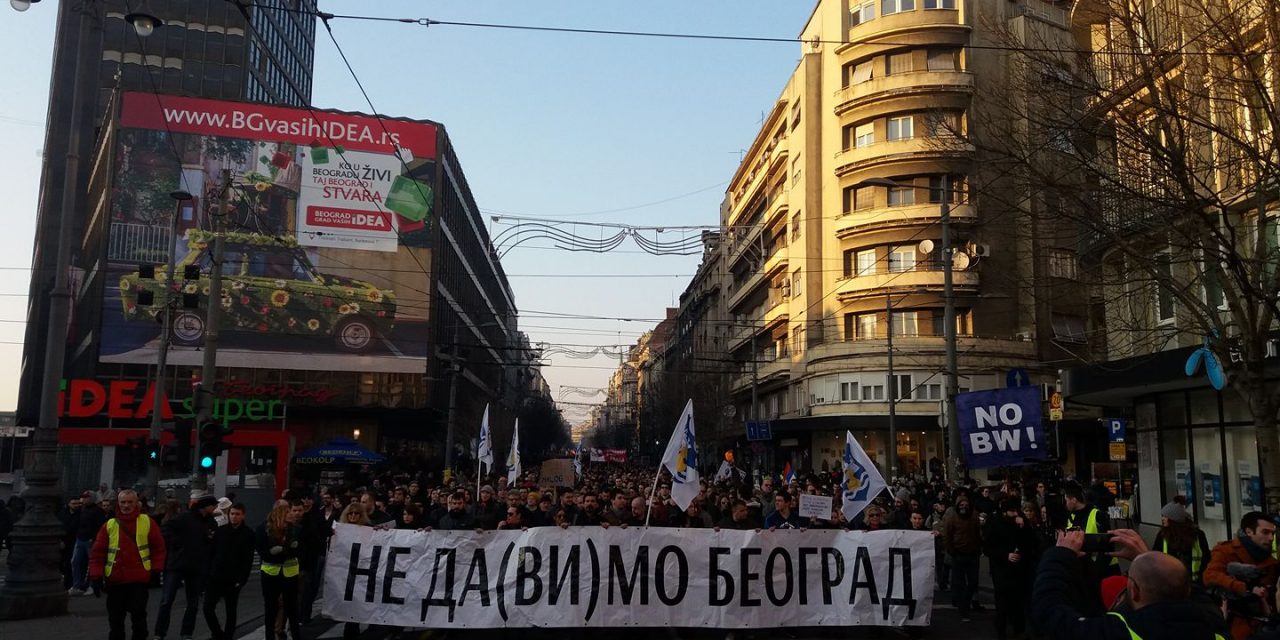 <span class="entry-title-primary">Több ezren követelték Siniša Mali leváltását</span> <span class="entry-subtitle">Hetedik alkalommal tiltakoztak a belgrádiak a Savamala negyed lerombolása miatt</span>