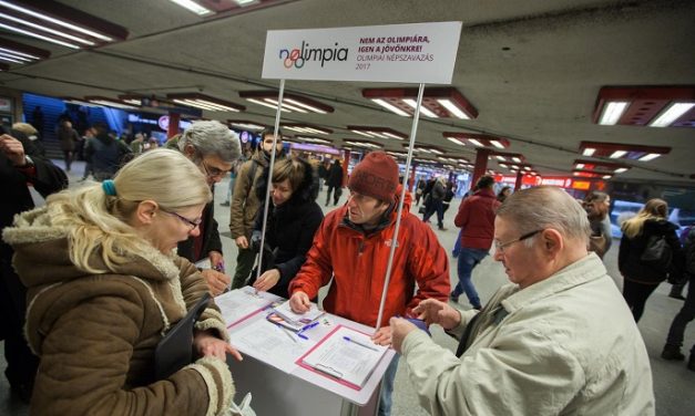 <span class="entry-title-primary">Rajthoz állhat a népszavazás</span> <span class="entry-subtitle">NOlimpia: 266 151 aláírást adtak át – Szinte biztos, hogy ki kell írni a referendumot a budapesti olimpia rendezéséről</span>