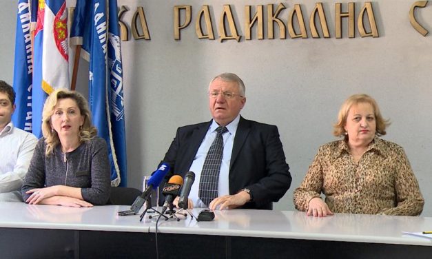 Šešelj nem hajlandó visszamenni Hágába, államfőnek készül