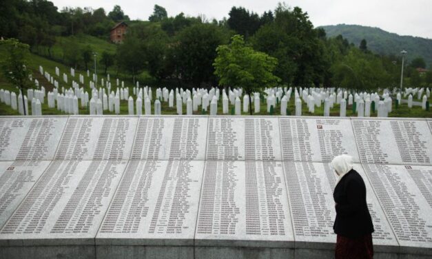 Potočariban ácsolják a szégyenfát, Magyarország neve is rajta lesz