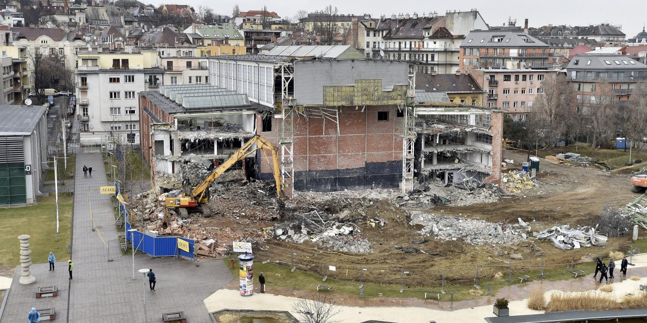 Hat éve egyetlen illegális épületet sem bontott le az állam