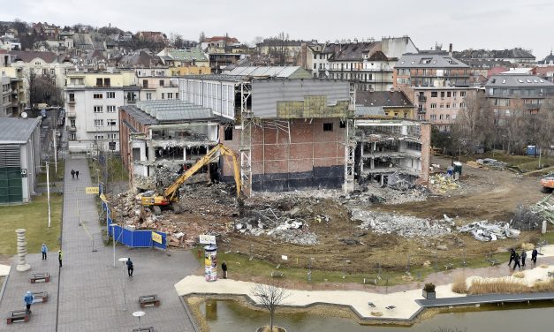 Hat éve egyetlen illegális épületet sem bontott le az állam