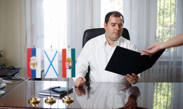 <span class="entry-title-primary">Kétszázmillió dináros hiány Magyarkanizsán</span> <span class="entry-subtitle">Az önkormányzat 34 millió 600 ezer dináros hitelt vett fel, de csődről szó sincs</span>