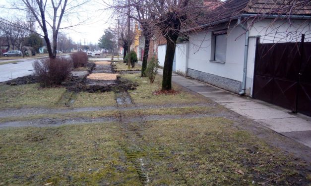 Bicikliút van a házam előtt, sej-haj…