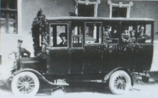 Hát te meg mit kutulgálsz a bizserefán?