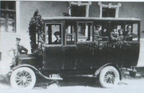 Hát te meg mit kutulgálsz a bizserefán?