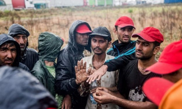 Már nem éhségsztrájkolnak a menekültek Békéscsabán