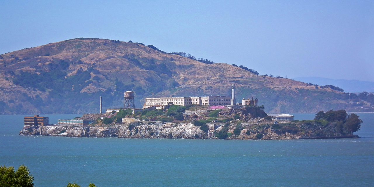 <span class="entry-title-primary">A Szikla</span> <span class="entry-subtitle">Őzegér és banáncsiga most is raboskodik Alcatraz szigetén</span>