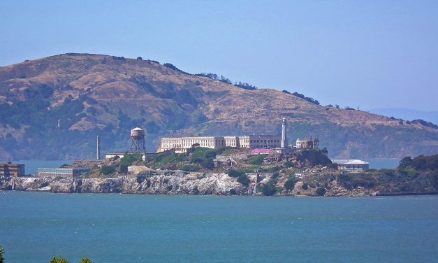 <span class="entry-title-primary">A Szikla</span> <span class="entry-subtitle">Őzegér és banáncsiga most is raboskodik Alcatraz szigetén</span>