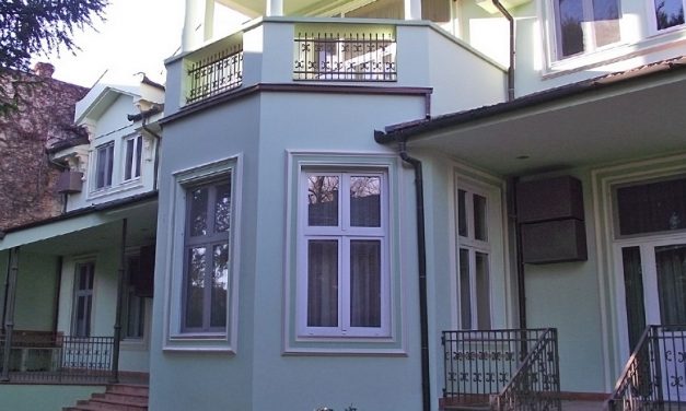 Pásztor: 1,2 millió euróért, külföldi pénzből vett székházat a VMSZ