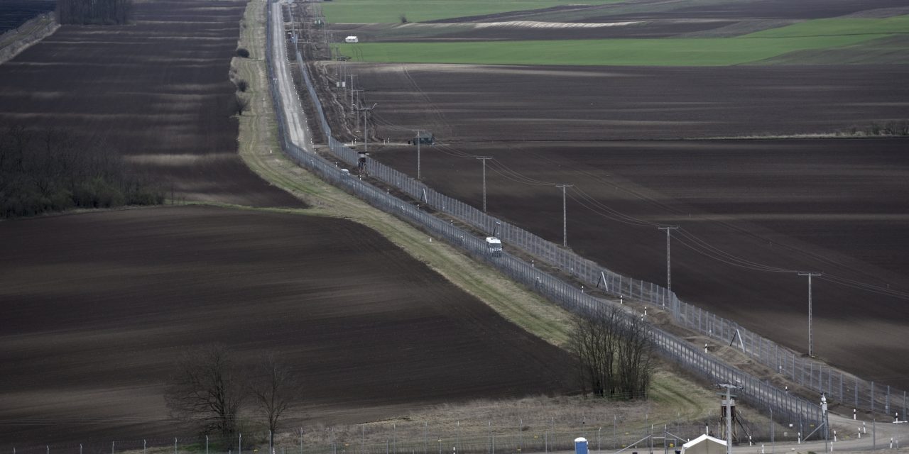 <span class="entry-title-primary">Európa határok nélkül (kivéve, ahol már duplázzák a kerítést)</span> <span class="entry-subtitle">“Az Unió osztatlan és oszthatatlan” – áll a Római Szerződés hatvanadik évfordulóján aláírt egyezményben</span>