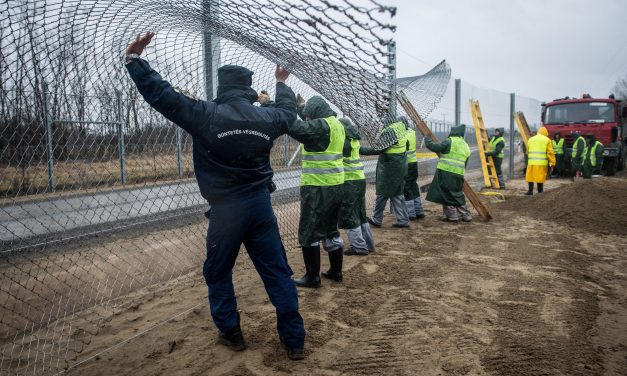 Le Figaro: Az átjutáshoz ma már nem létrákat használnak, simán átvágják a kerítést