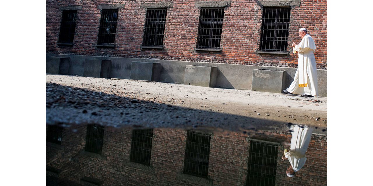 <span class="entry-title-primary">„Szükség van kólát és hot-dogot fogyasztó, internetező szentekre”</span> <span class="entry-subtitle">Ferenc, az emberek pápája szerint jobb egy ateista, mint egy álszent katolikus</span>