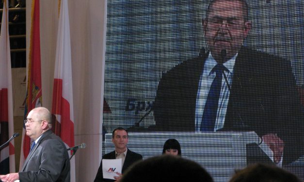 <span class="entry-title-primary">Kossuth és Petőfi forog a sírjában</span> <span class="entry-subtitle">Az alárendelt szerep azoknak jutott, akik vajdasági magyarként Vučićot éltették</span>